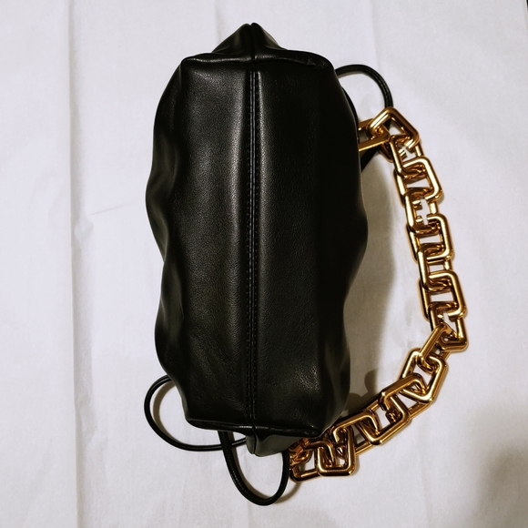 Pleated Leather Dumpling Bag Chunky Chain Crossbody Bag Satchel Black and Gold - Picture 7 of 7